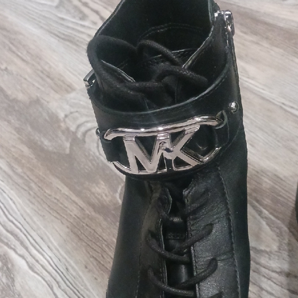 Michael Kors Women's Black Leather Ankle Boots Lace Up Moto Combat Size 8.5 - Picture 2 of 16